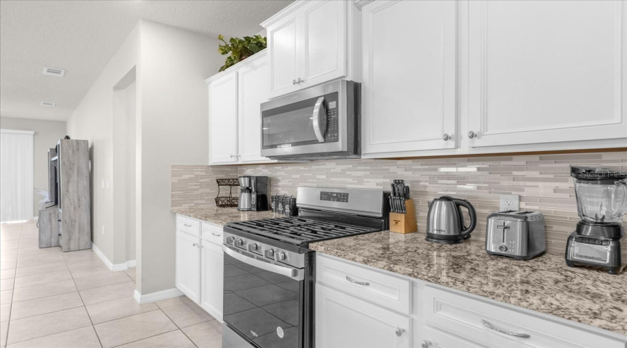 DAVENPORT, Florida 33837, 6 Bedrooms Bedrooms, ,4 BathroomsBathrooms,Residential,For Sale,OAKMOSS,0,MFRO6368275