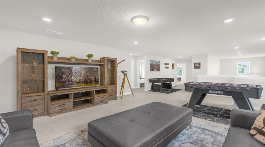 DAVENPORT, Florida 33837, 6 Bedrooms Bedrooms, ,4 BathroomsBathrooms,Residential,For Sale,OAKMOSS,0,MFRO6368275