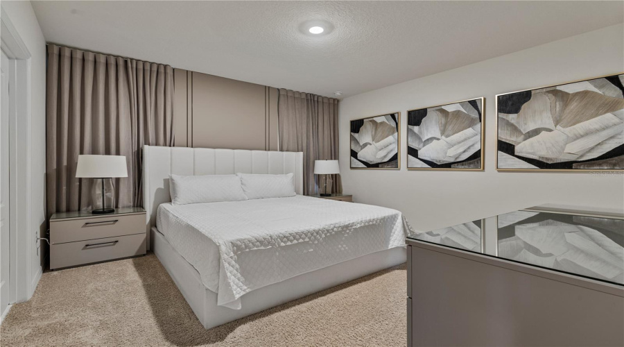 DAVENPORT, Florida 33837, 6 Bedrooms Bedrooms, ,5 BathroomsBathrooms,Residential,For Sale,OAKMOSS,0,MFRO6327785