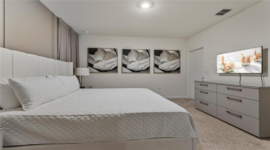 DAVENPORT, Florida 33837, 6 Bedrooms Bedrooms, ,5 BathroomsBathrooms,Residential,For Sale,OAKMOSS,0,MFRO6327785