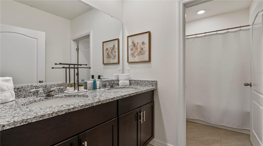 DAVENPORT, Florida 33837, 6 Bedrooms Bedrooms, ,5 BathroomsBathrooms,Residential,For Sale,OAKMOSS,0,MFRO6327785