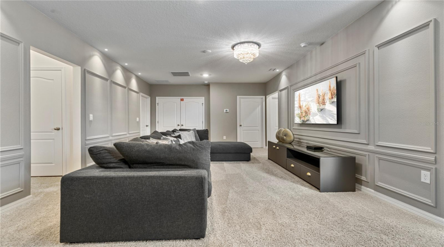 DAVENPORT, Florida 33837, 6 Bedrooms Bedrooms, ,5 BathroomsBathrooms,Residential,For Sale,OAKMOSS,0,MFRO6327785