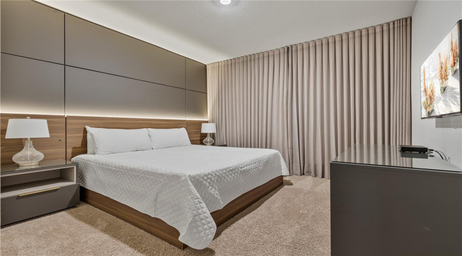 DAVENPORT, Florida 33837, 6 Bedrooms Bedrooms, ,5 BathroomsBathrooms,Residential,For Sale,OAKMOSS,0,MFRO6327785