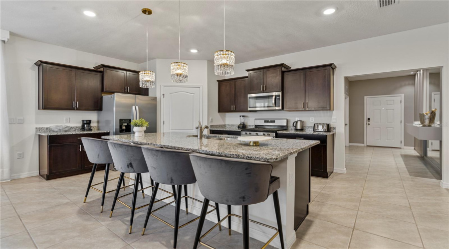 DAVENPORT, Florida 33837, 6 Bedrooms Bedrooms, ,5 BathroomsBathrooms,Residential,For Sale,OAKMOSS,0,MFRO6327785