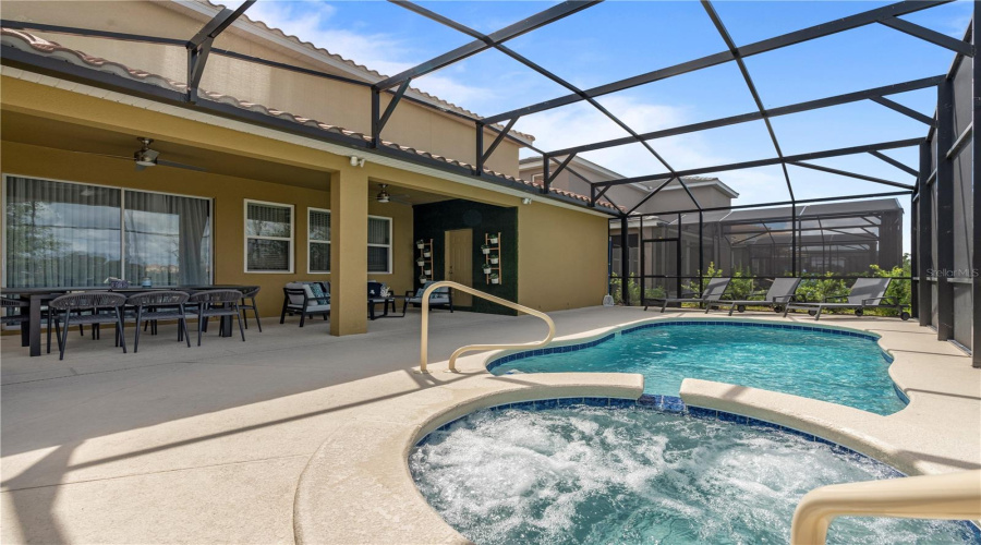 DAVENPORT, Florida 33837, 6 Bedrooms Bedrooms, ,5 BathroomsBathrooms,Residential,For Sale,OAKMOSS,0,MFRO6327785