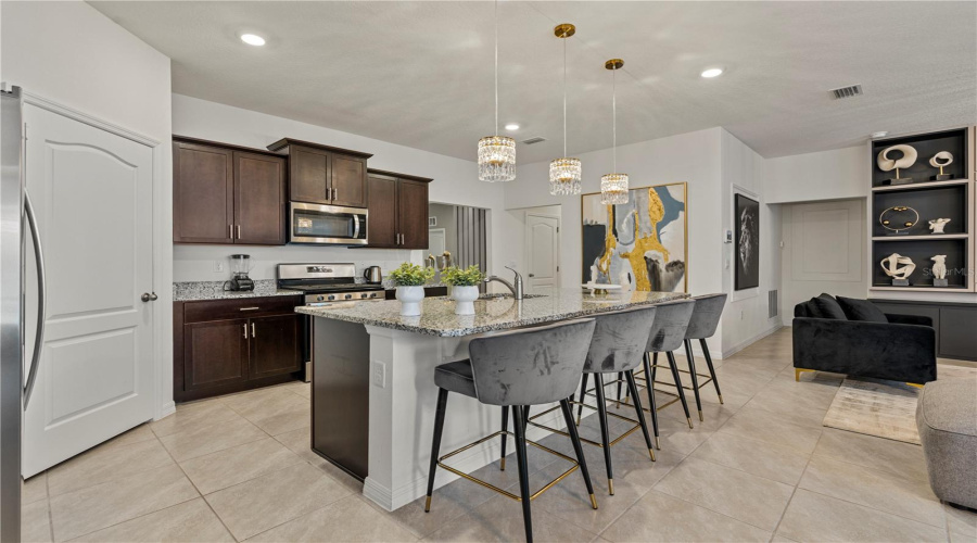 DAVENPORT, Florida 33837, 6 Bedrooms Bedrooms, ,5 BathroomsBathrooms,Residential,For Sale,OAKMOSS,0,MFRO6327785