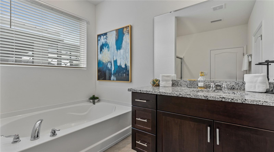 DAVENPORT, Florida 33837, 6 Bedrooms Bedrooms, ,5 BathroomsBathrooms,Residential,For Sale,OAKMOSS,0,MFRO6327785