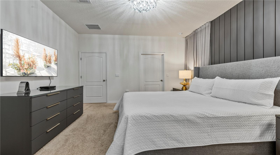 DAVENPORT, Florida 33837, 6 Bedrooms Bedrooms, ,5 BathroomsBathrooms,Residential,For Sale,OAKMOSS,0,MFRO6327785