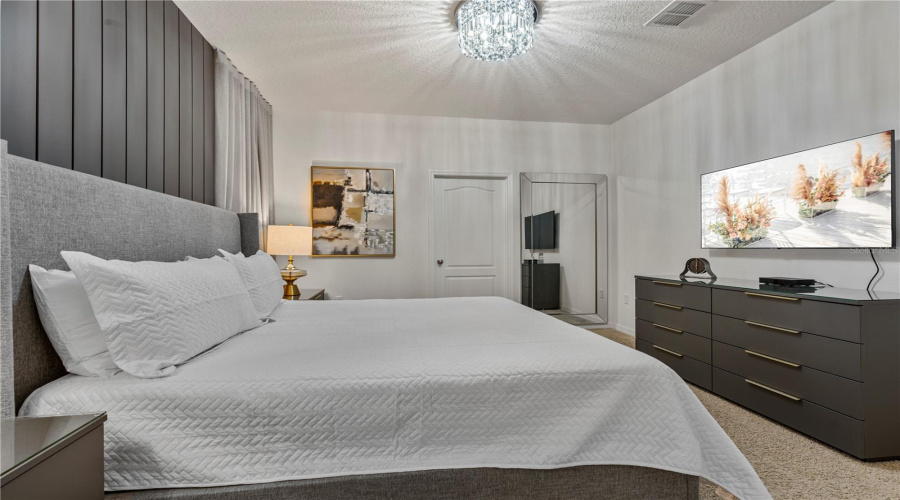 DAVENPORT, Florida 33837, 6 Bedrooms Bedrooms, ,5 BathroomsBathrooms,Residential,For Sale,OAKMOSS,0,MFRO6327785