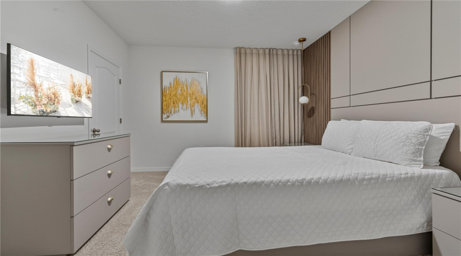 DAVENPORT, Florida 33837, 6 Bedrooms Bedrooms, ,5 BathroomsBathrooms,Residential,For Sale,OAKMOSS,0,MFRO6327785