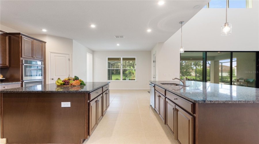 KISSIMMEE, Florida 34746, 6 Bedrooms Bedrooms, ,4 BathroomsBathrooms,Residential,For Sale,BEACON,0,MFRO6342981