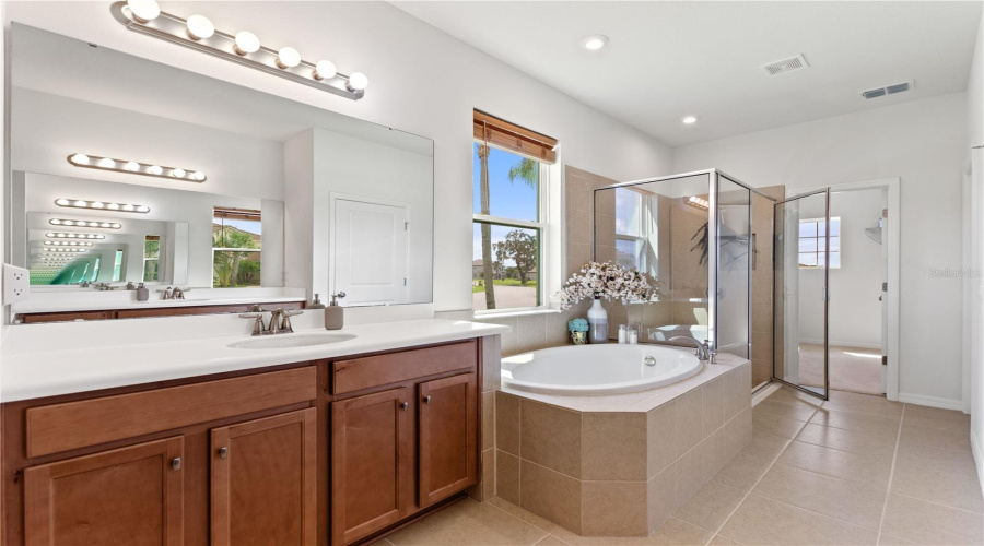 KISSIMMEE, Florida 34746, 6 Bedrooms Bedrooms, ,4 BathroomsBathrooms,Residential,For Sale,BEACON,0,MFRO6342981