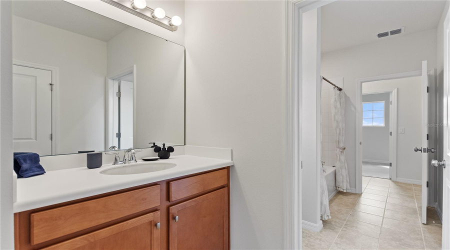 KISSIMMEE, Florida 34746, 6 Bedrooms Bedrooms, ,4 BathroomsBathrooms,Residential,For Sale,BEACON,0,MFRO6342981