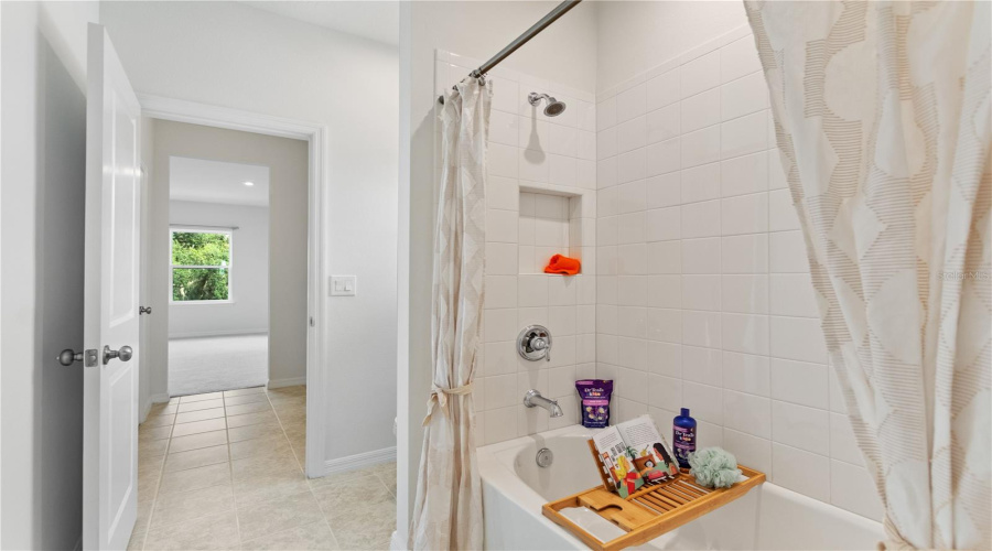 KISSIMMEE, Florida 34746, 6 Bedrooms Bedrooms, ,4 BathroomsBathrooms,Residential,For Sale,BEACON,0,MFRO6342981