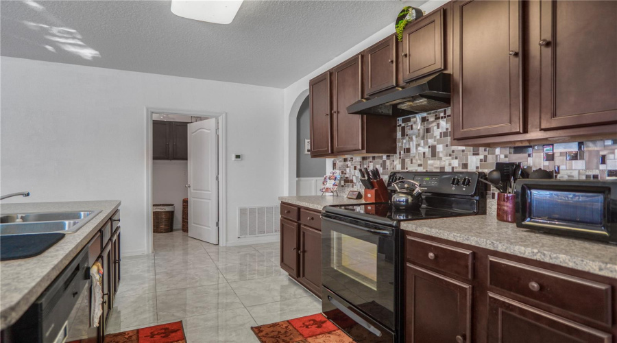 DAVENPORT, Florida 33837, 4 Bedrooms Bedrooms, ,2 BathroomsBathrooms,Residential,For Sale,NOVA,0,MFRO6374707