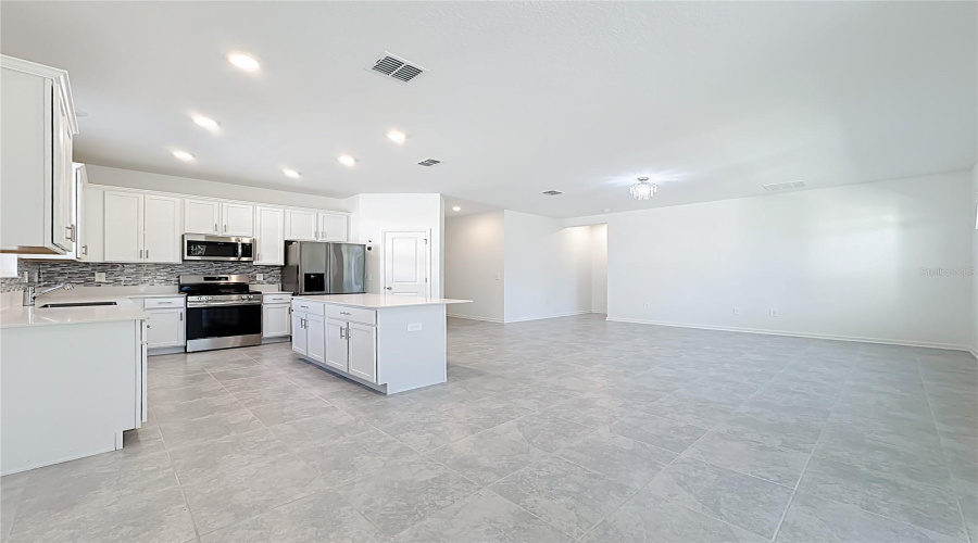 KISSIMMEE, Florida 34746, 4 Bedrooms Bedrooms, ,2 BathroomsBathrooms,Residential,For Sale,PEBBLES THROW,0,MFRO6375548