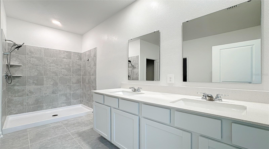 KISSIMMEE, Florida 34746, 4 Bedrooms Bedrooms, ,2 BathroomsBathrooms,Residential,For Sale,PEBBLES THROW,0,MFRO6375548