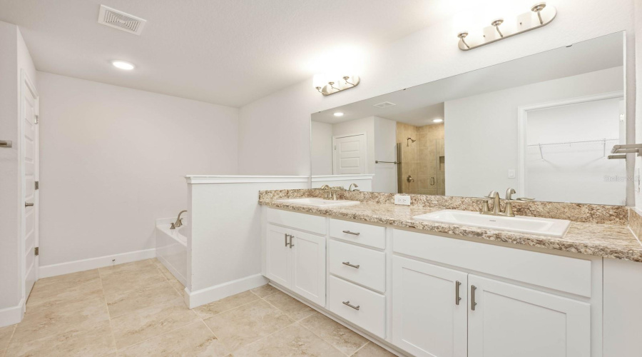 DAVENPORT, Florida 33837, 4 Bedrooms Bedrooms, ,3 BathroomsBathrooms,Residential,For Sale,BERRY,0,MFRO6375255