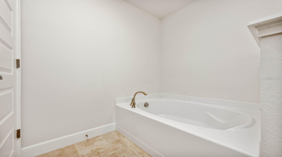 DAVENPORT, Florida 33837, 4 Bedrooms Bedrooms, ,3 BathroomsBathrooms,Residential,For Sale,BERRY,0,MFRO6375255