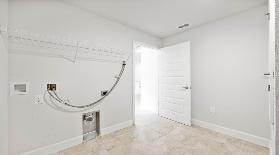 DAVENPORT, Florida 33837, 4 Bedrooms Bedrooms, ,3 BathroomsBathrooms,Residential,For Sale,BERRY,0,MFRO6375255