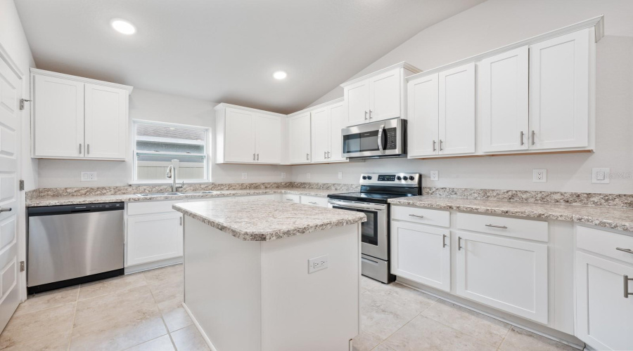 DAVENPORT, Florida 33837, 4 Bedrooms Bedrooms, ,3 BathroomsBathrooms,Residential,For Sale,BERRY,0,MFRO6375255