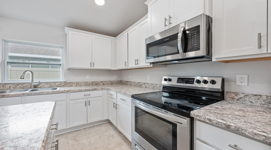 DAVENPORT, Florida 33837, 4 Bedrooms Bedrooms, ,3 BathroomsBathrooms,Residential,For Sale,BERRY,0,MFRO6375255