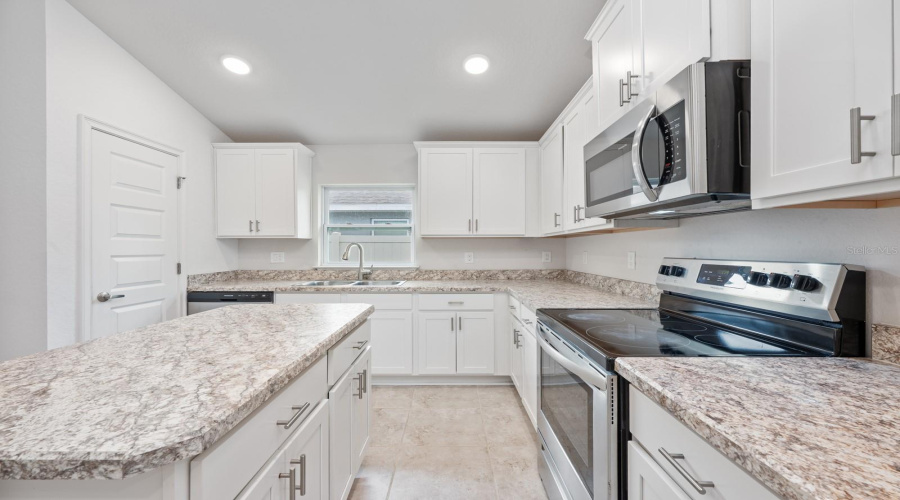 DAVENPORT, Florida 33837, 4 Bedrooms Bedrooms, ,3 BathroomsBathrooms,Residential,For Sale,BERRY,0,MFRO6375255