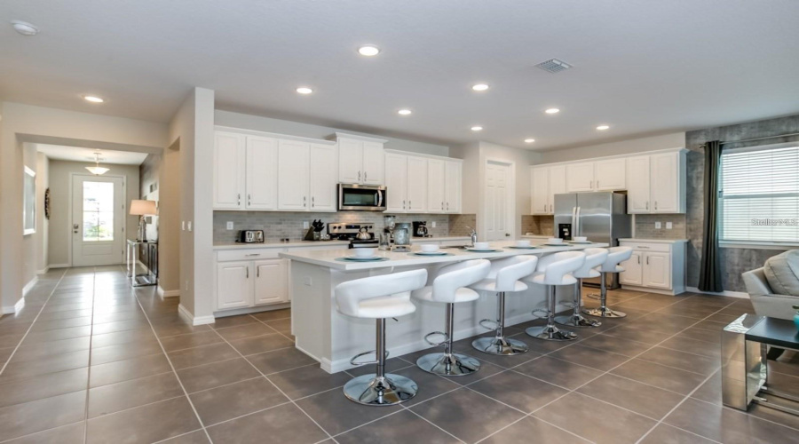 KISSIMMEE, Florida 34747, 9 Bedrooms Bedrooms, ,6 BathroomsBathrooms,Residential,For Sale,CARIBBEAN VIEW,0,MFRS5128302