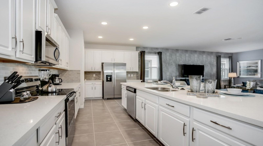 KISSIMMEE, Florida 34747, 9 Bedrooms Bedrooms, ,6 BathroomsBathrooms,Residential,For Sale,CARIBBEAN VIEW,0,MFRS5128302