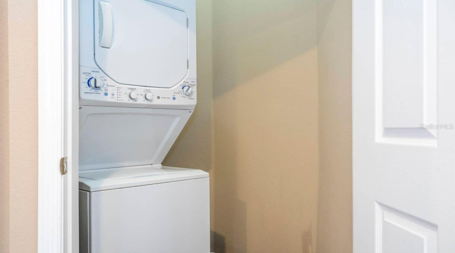 KISSIMMEE, Florida 34746, 4 Bedrooms Bedrooms, ,3 BathroomsBathrooms,Residential,For Sale,EDENSHIRE,0,MFRO6264074