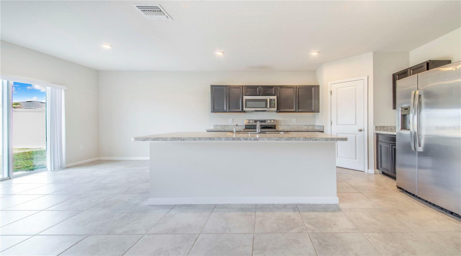 DAVENPORT, Florida 33837, 3 Bedrooms Bedrooms, ,2 BathroomsBathrooms,Residential,For Sale,FIDDLEWOOD,0,MFRP4937573