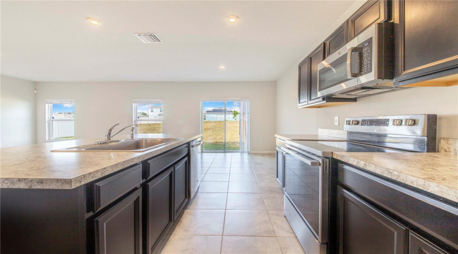 DAVENPORT, Florida 33837, 3 Bedrooms Bedrooms, ,2 BathroomsBathrooms,Residential,For Sale,FIDDLEWOOD,0,MFRP4937573