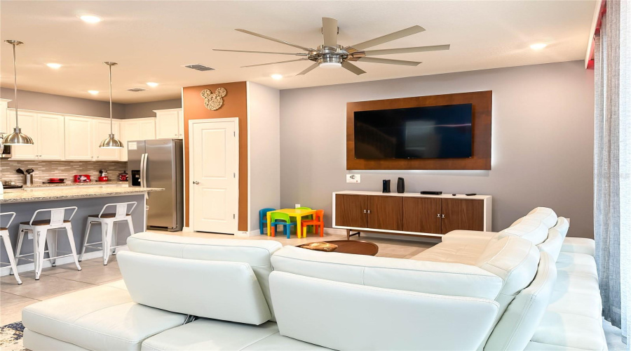 DAVENPORT, Florida 33897, 5 Bedrooms Bedrooms, ,4 BathroomsBathrooms,Residential,For Sale,LANA AVENUE,0,MFRO6328021