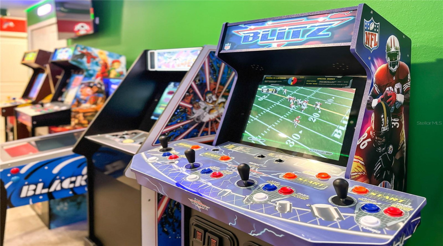 DAVENPORT, Florida 33897, 5 Bedrooms Bedrooms, ,4 BathroomsBathrooms,Residential,For Sale,LANA AVENUE,0,MFRO6328021