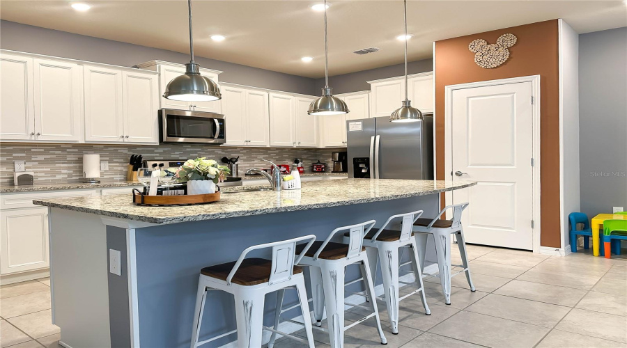 DAVENPORT, Florida 33897, 5 Bedrooms Bedrooms, ,4 BathroomsBathrooms,Residential,For Sale,LANA AVENUE,0,MFRO6328021