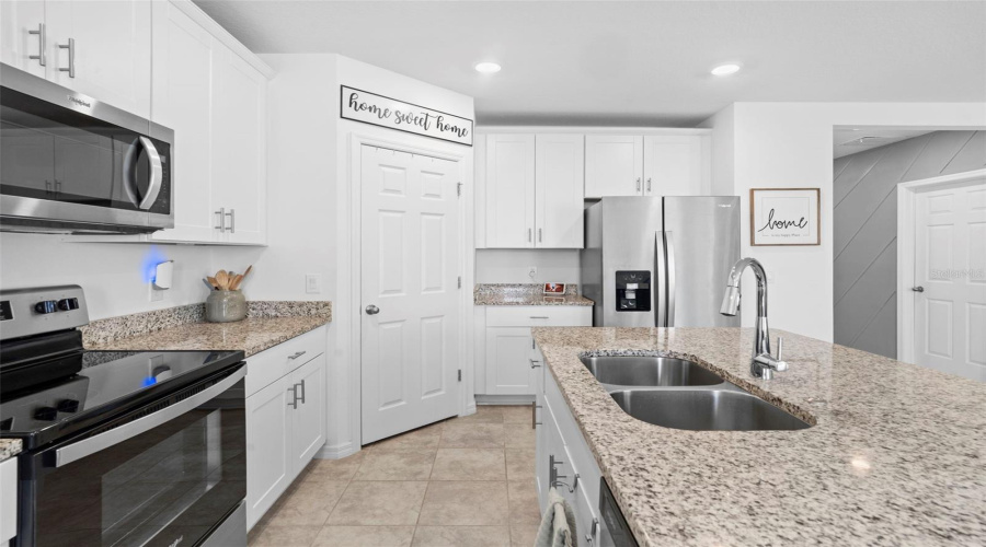 DAVENPORT, Florida 33837, 3 Bedrooms Bedrooms, ,2 BathroomsBathrooms,Residential,For Sale,WHITE TAIL,0,MFRP4937564