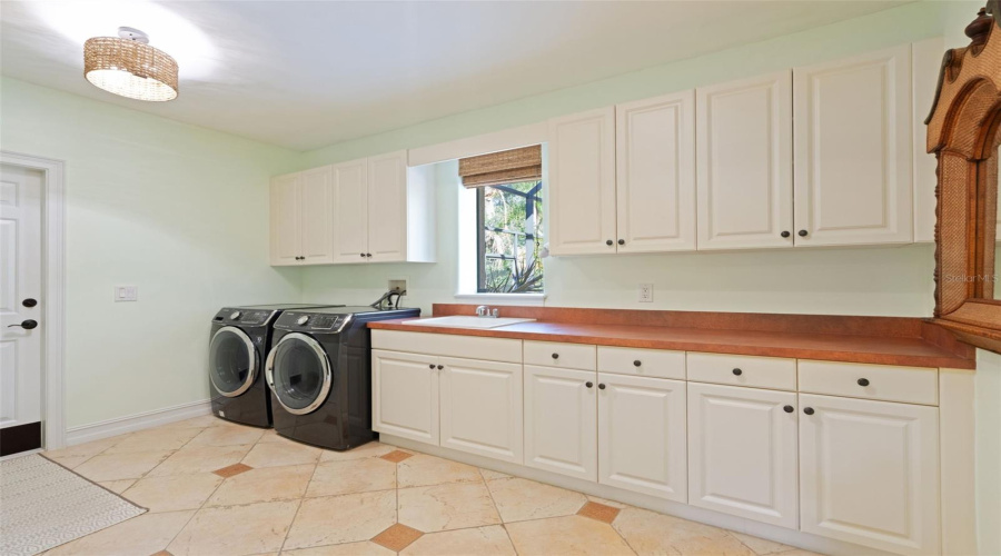 CELEBRATION, Florida 34747, 5 Bedrooms Bedrooms, ,5 BathroomsBathrooms,Residential,For Sale,OAK SHADOWS,0,MFRO6374944