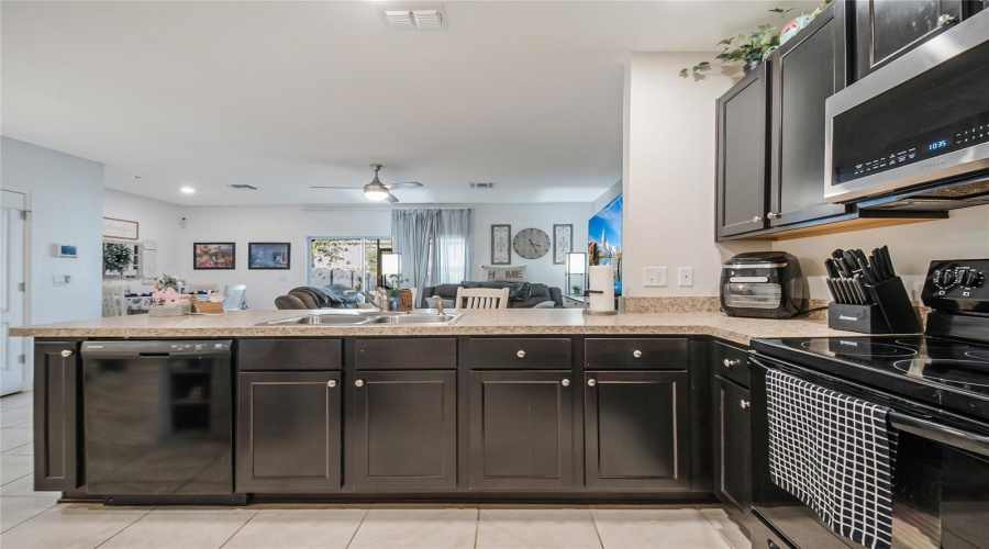 KISSIMMEE, Florida 34747, 3 Bedrooms Bedrooms, ,2 BathroomsBathrooms,Residential,For Sale,ALBA,0,MFRO6375959