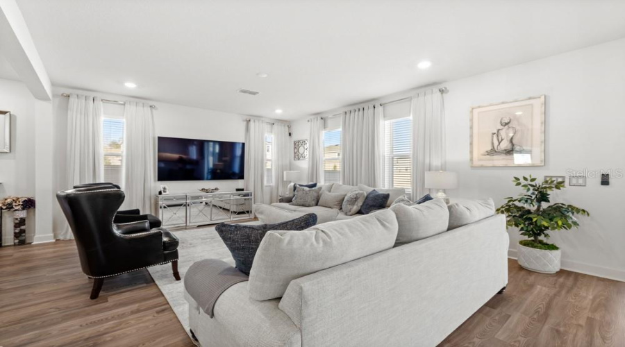 DAVENPORT, Florida 33896, 5 Bedrooms Bedrooms, ,3 BathroomsBathrooms,Residential,For Sale,HOOTEN WAY,0,MFRO6370481