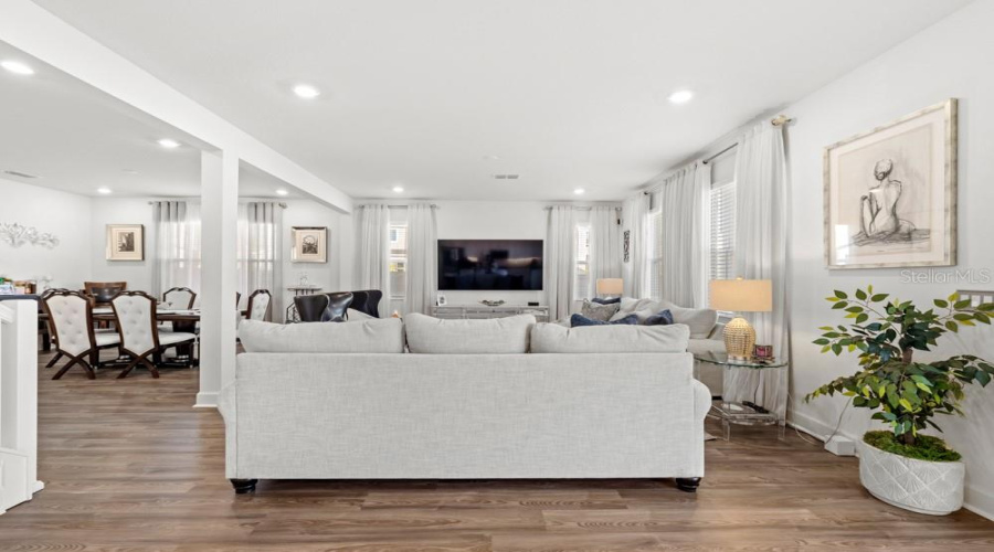 DAVENPORT, Florida 33896, 5 Bedrooms Bedrooms, ,3 BathroomsBathrooms,Residential,For Sale,HOOTEN WAY,0,MFRO6370481