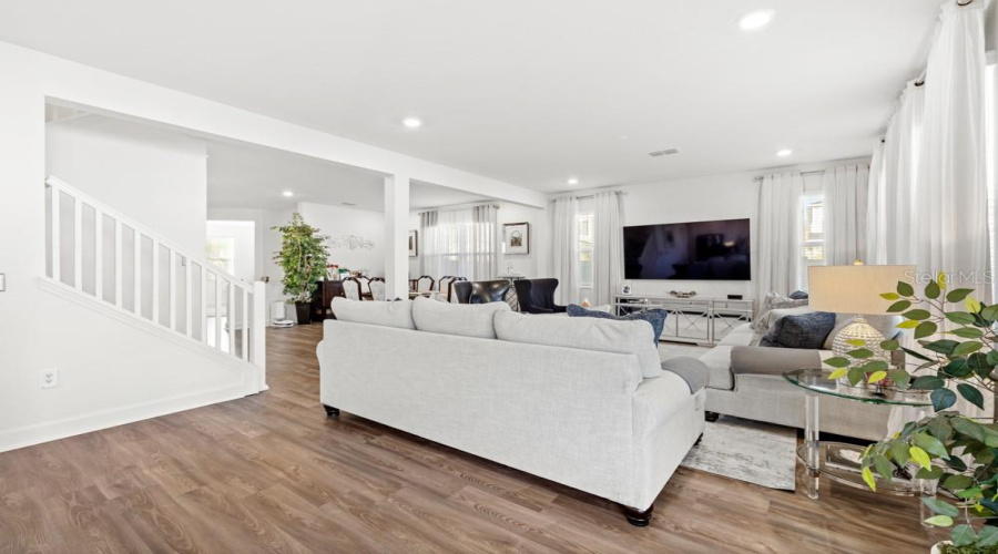 DAVENPORT, Florida 33896, 5 Bedrooms Bedrooms, ,3 BathroomsBathrooms,Residential,For Sale,HOOTEN WAY,0,MFRO6370481