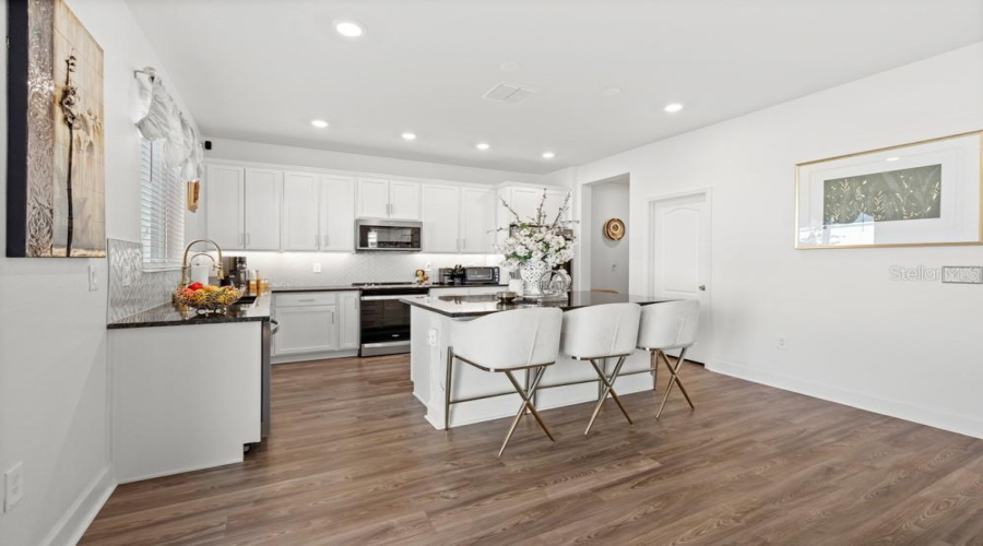 DAVENPORT, Florida 33896, 5 Bedrooms Bedrooms, ,3 BathroomsBathrooms,Residential,For Sale,HOOTEN WAY,0,MFRO6370481