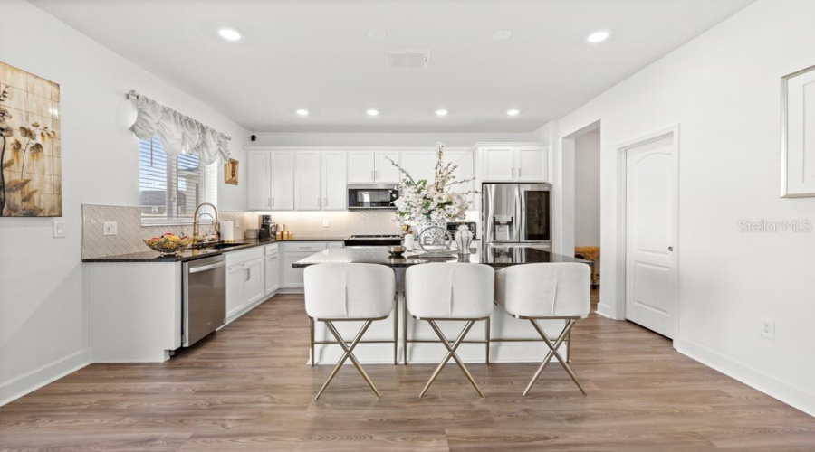 DAVENPORT, Florida 33896, 5 Bedrooms Bedrooms, ,3 BathroomsBathrooms,Residential,For Sale,HOOTEN WAY,0,MFRO6370481