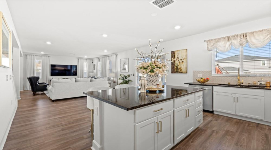 DAVENPORT, Florida 33896, 5 Bedrooms Bedrooms, ,3 BathroomsBathrooms,Residential,For Sale,HOOTEN WAY,0,MFRO6370481