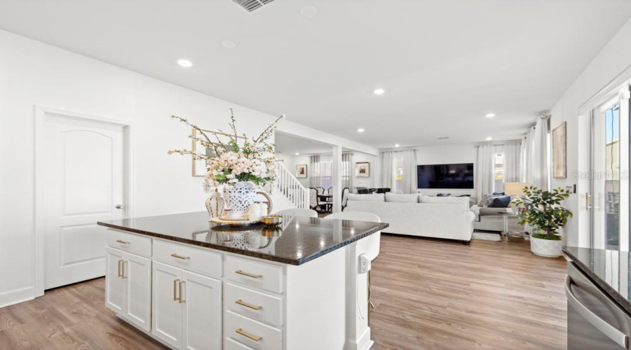 DAVENPORT, Florida 33896, 5 Bedrooms Bedrooms, ,3 BathroomsBathrooms,Residential,For Sale,HOOTEN WAY,0,MFRO6370481