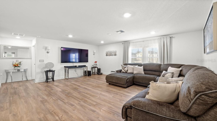 DAVENPORT, Florida 33896, 5 Bedrooms Bedrooms, ,3 BathroomsBathrooms,Residential,For Sale,HOOTEN WAY,0,MFRO6370481