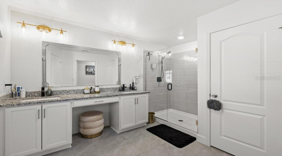 DAVENPORT, Florida 33896, 5 Bedrooms Bedrooms, ,3 BathroomsBathrooms,Residential,For Sale,HOOTEN WAY,0,MFRO6370481