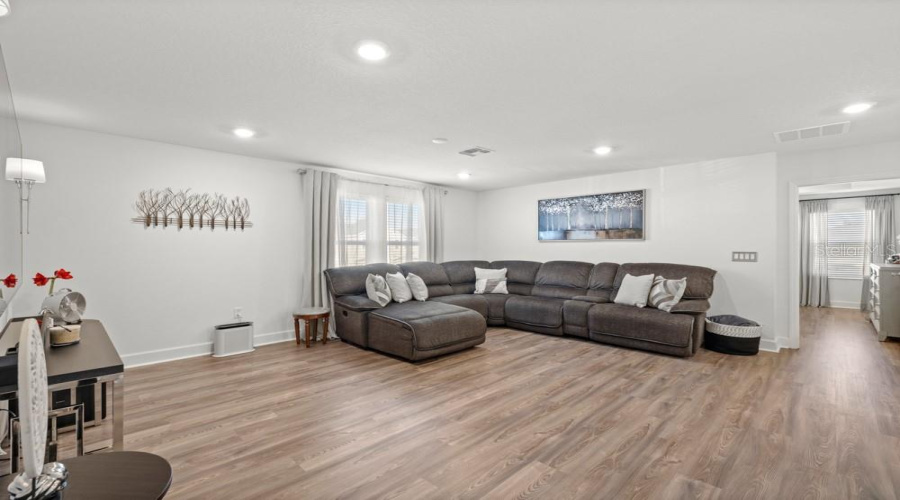 DAVENPORT, Florida 33896, 5 Bedrooms Bedrooms, ,3 BathroomsBathrooms,Residential,For Sale,HOOTEN WAY,0,MFRO6370481