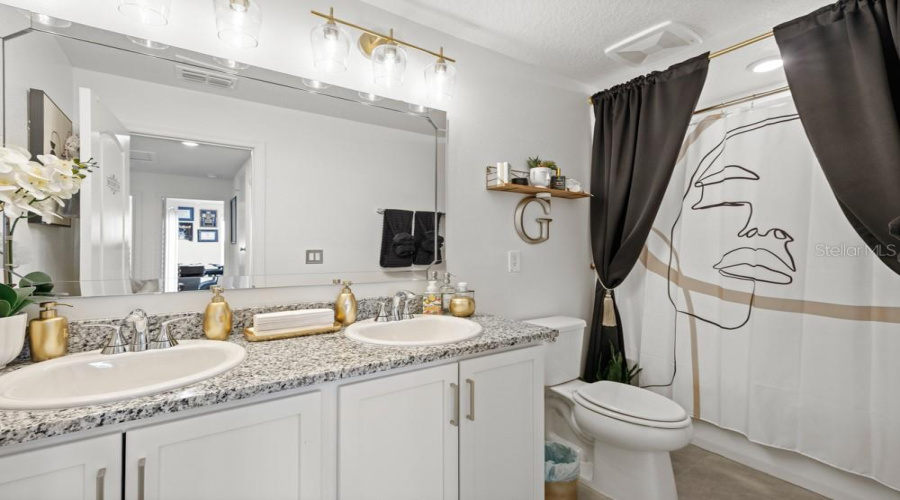 DAVENPORT, Florida 33896, 5 Bedrooms Bedrooms, ,3 BathroomsBathrooms,Residential,For Sale,HOOTEN WAY,0,MFRO6370481