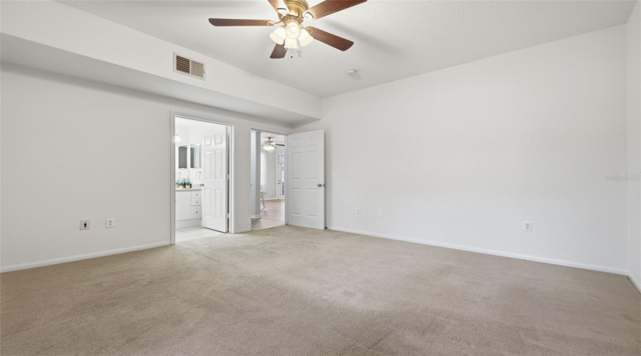 KISSIMMEE, Florida 34747, 3 Bedrooms Bedrooms, ,3 BathroomsBathrooms,Residential,For Sale,LONGVIEW,0,MFRO6375292